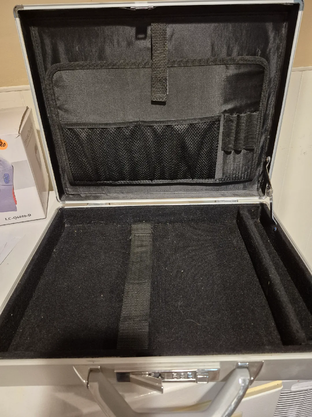Silver Aluminum Hard Case Briefcase image indicator(2)