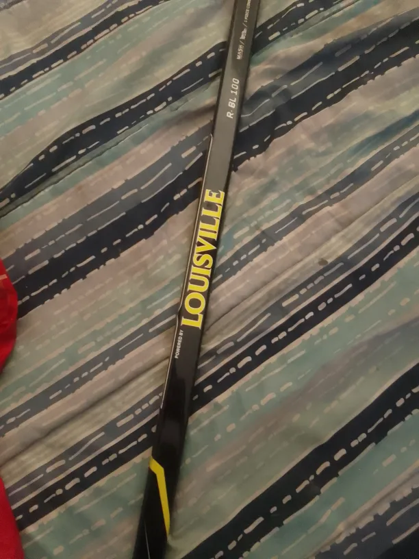 Louisville R-BL100 Hockey Stick image indicator(2)