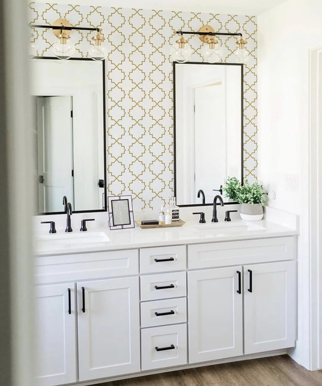 Set of 2 Geometric Gold & White Peel & Stick Wallpaper 13"×78.7" - photo 4