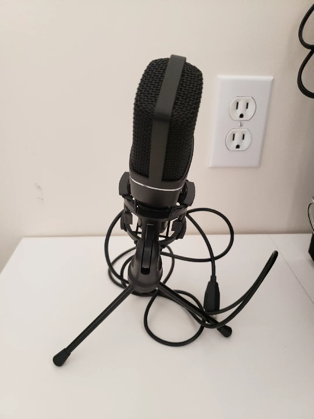 Audio equipment ( speakers , DVD , microphone image indicator(5)