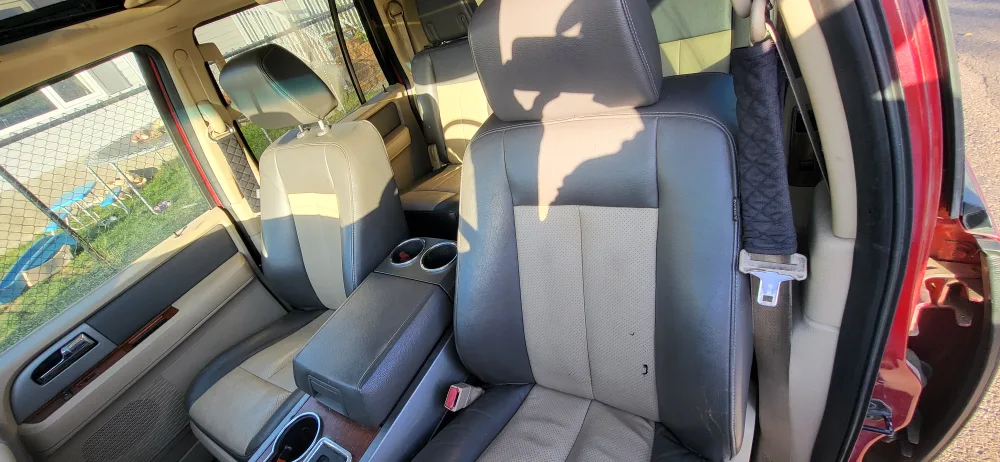 Ford Expedition SUV image indicator(5)