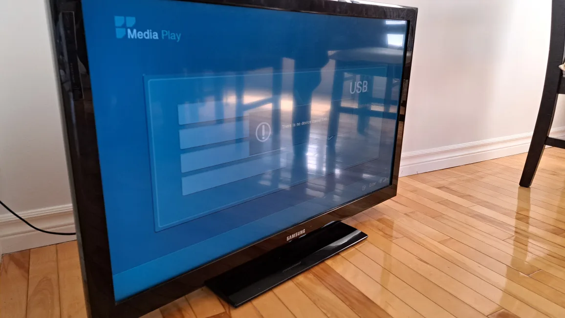 Samsung 40" LCD TV Series 5 550 image indicator(4)