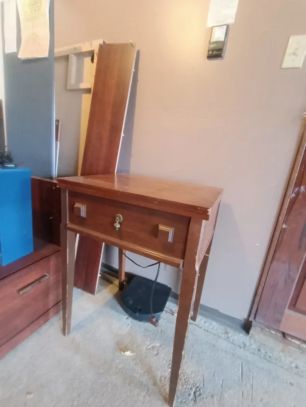 Imperial Sewing Machine with Cabinet image indicator(6)