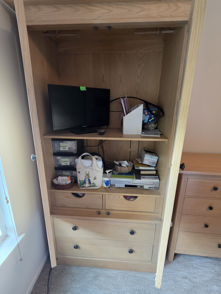 Light Wood Wardrobe and Dresser Set - photo 3