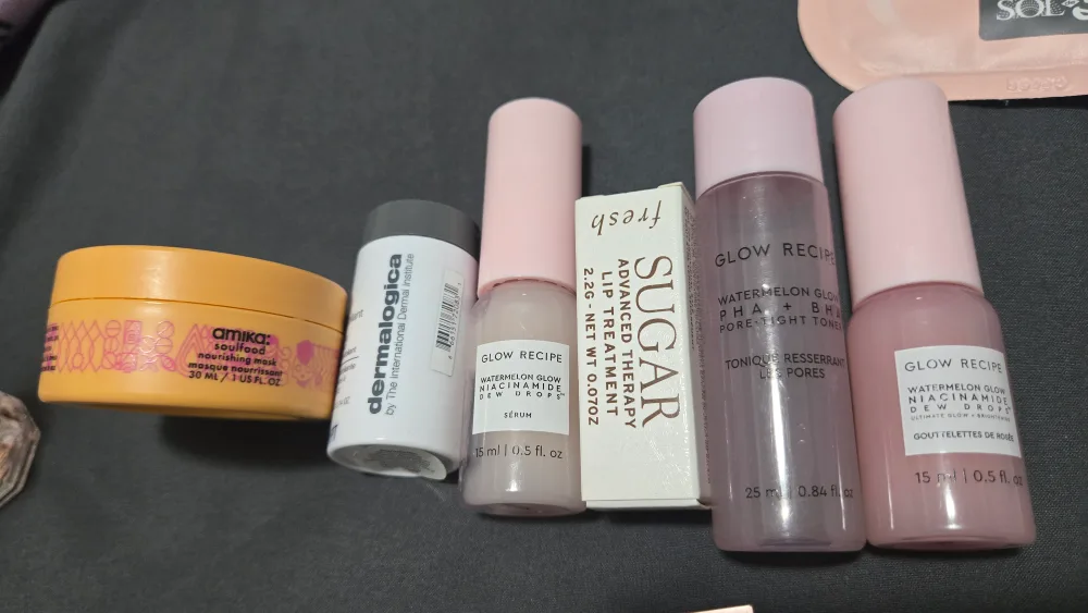 Mixed Beauty Lot - Makeup, Skincare, Fragrance Samples & More! image indicator(9)