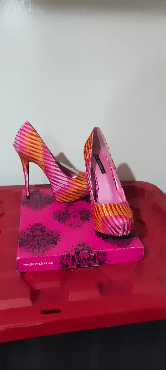 Shoe Republic LA Pink/Gold Heels thumbnail