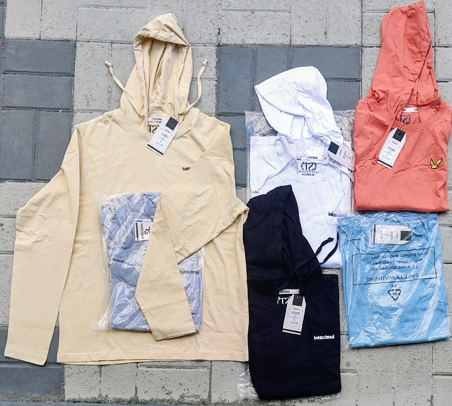 Wholesale Men hoodies T-shirts 230 pcs.