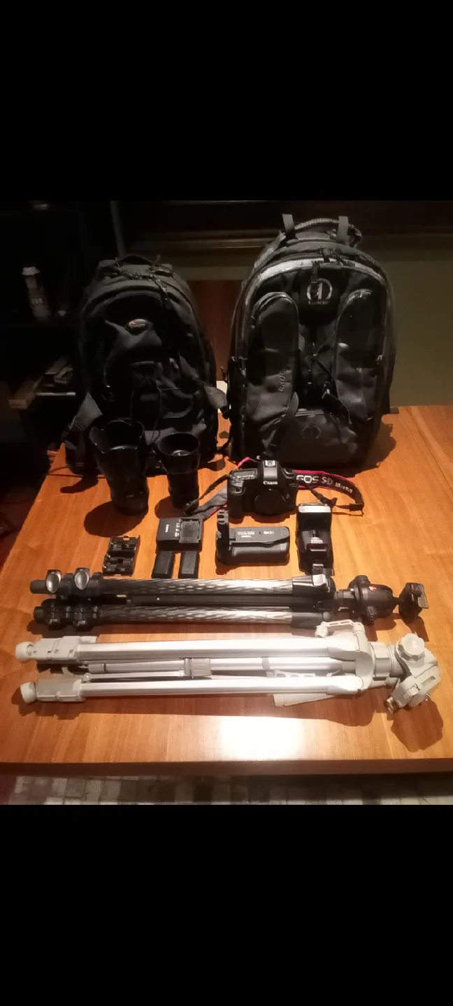 Professional Canon EOS 5D Mark II Camera with Accessories thumbnail