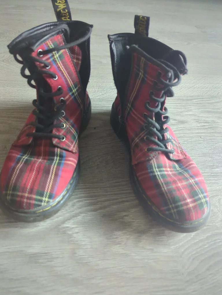 Dr. Martens Tartan Boots, Youth Size US 3 image indicator(3)