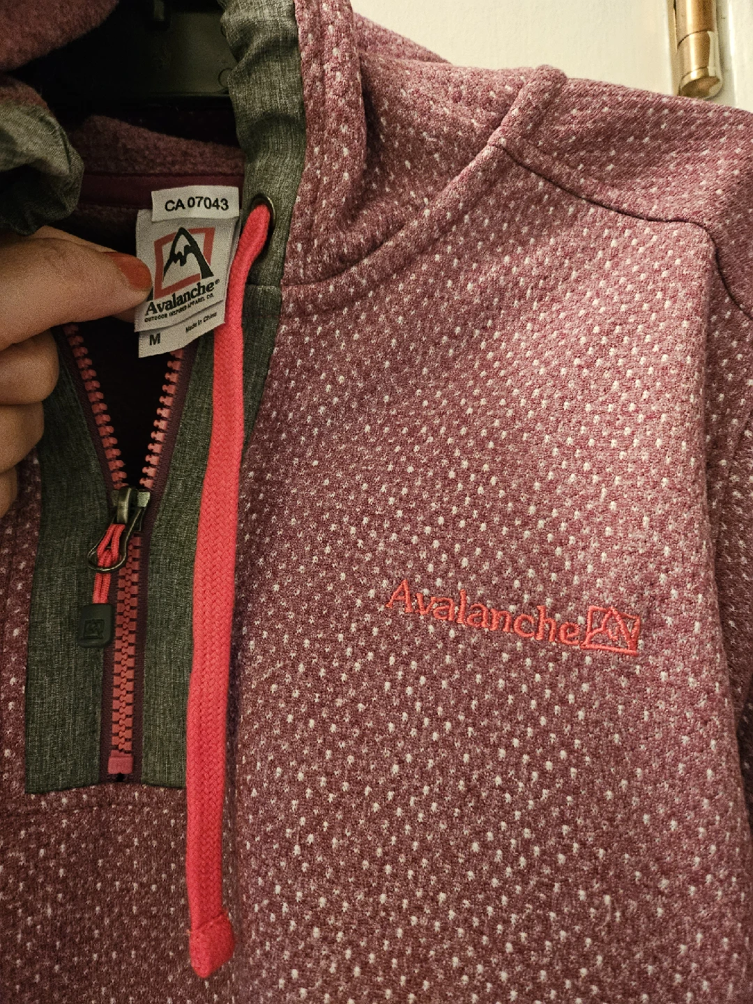 Avalanche Pullover Hoodie - Size M - photo 2