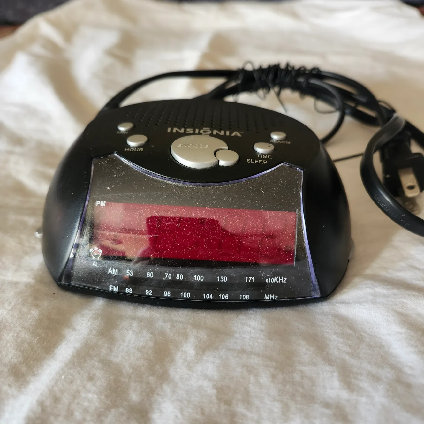 Insignia Digital AM/FM Clock Radio image indicator(2)