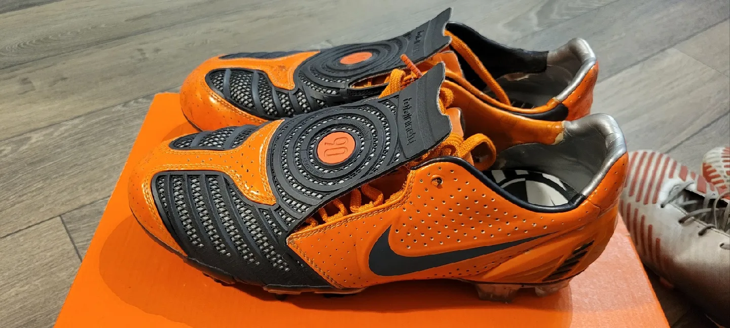 Soccer shoes-Nike, Adidas, Puma image indicator(3)