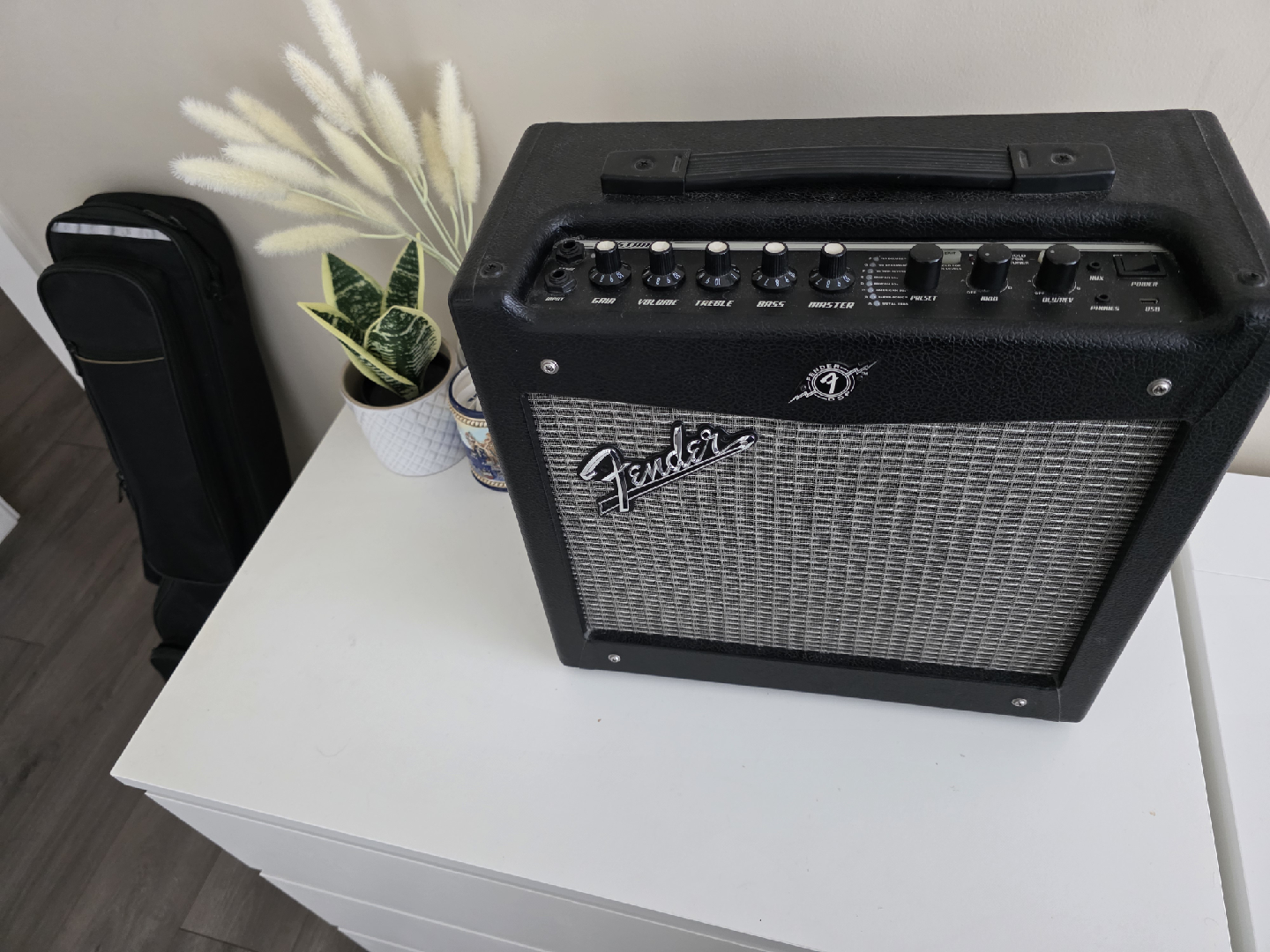 Fender Mustang I (V.2) Guitar Amplifier - photo 2