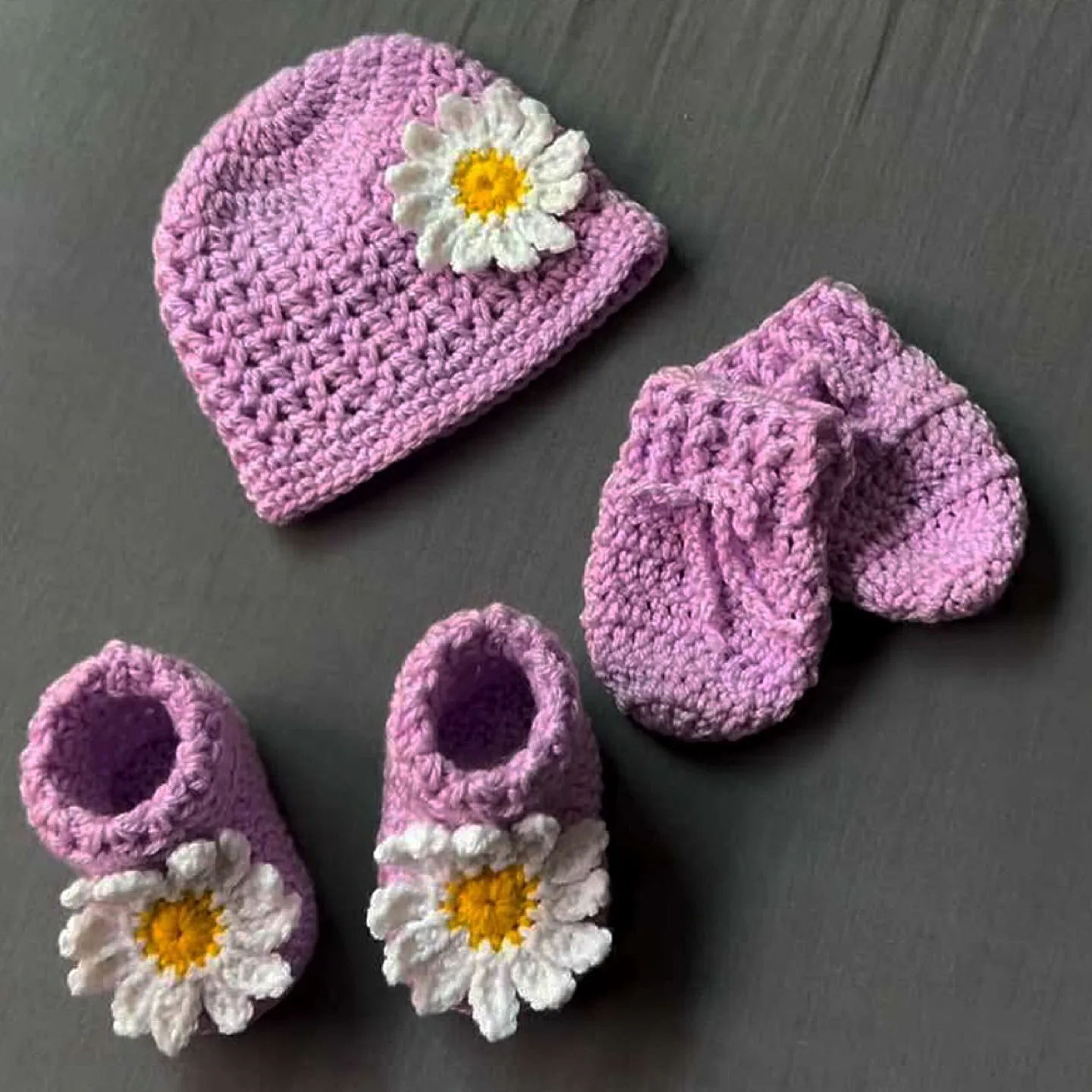 3 pc handmade daisies gift set for baby girls thumbnail