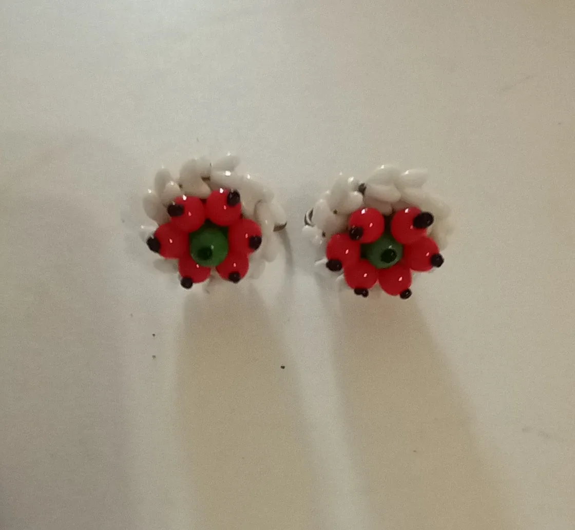 Vintage necklace and earrings image indicator(3)