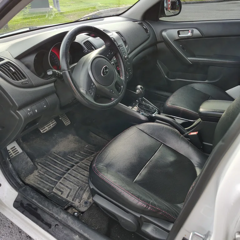 2011 Kia Forte5 SX automatic, leather image indicator(8)