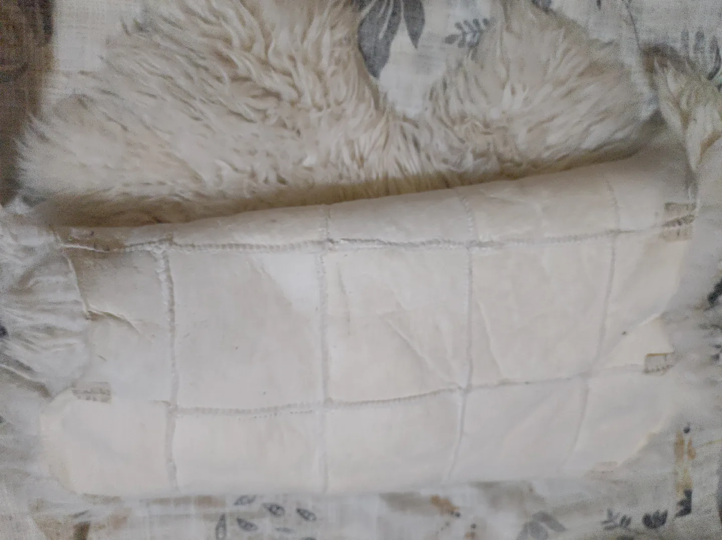 IKEA Cat rattan house with Sheepskin rug image indicator(6)