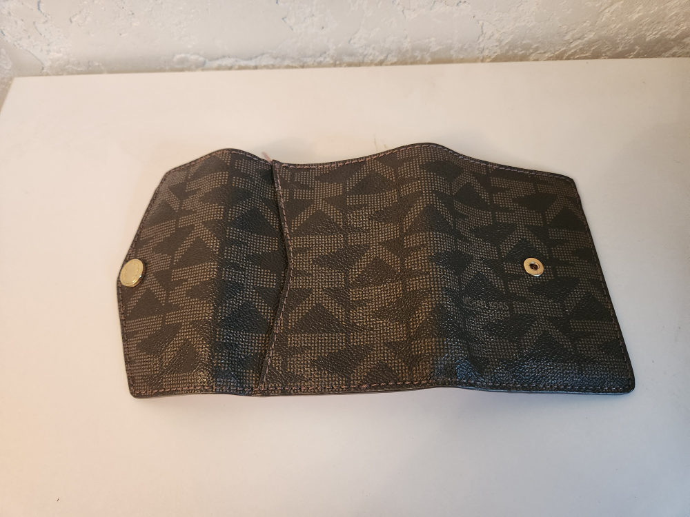 Michael Kors & Coach Wallets - photo 5