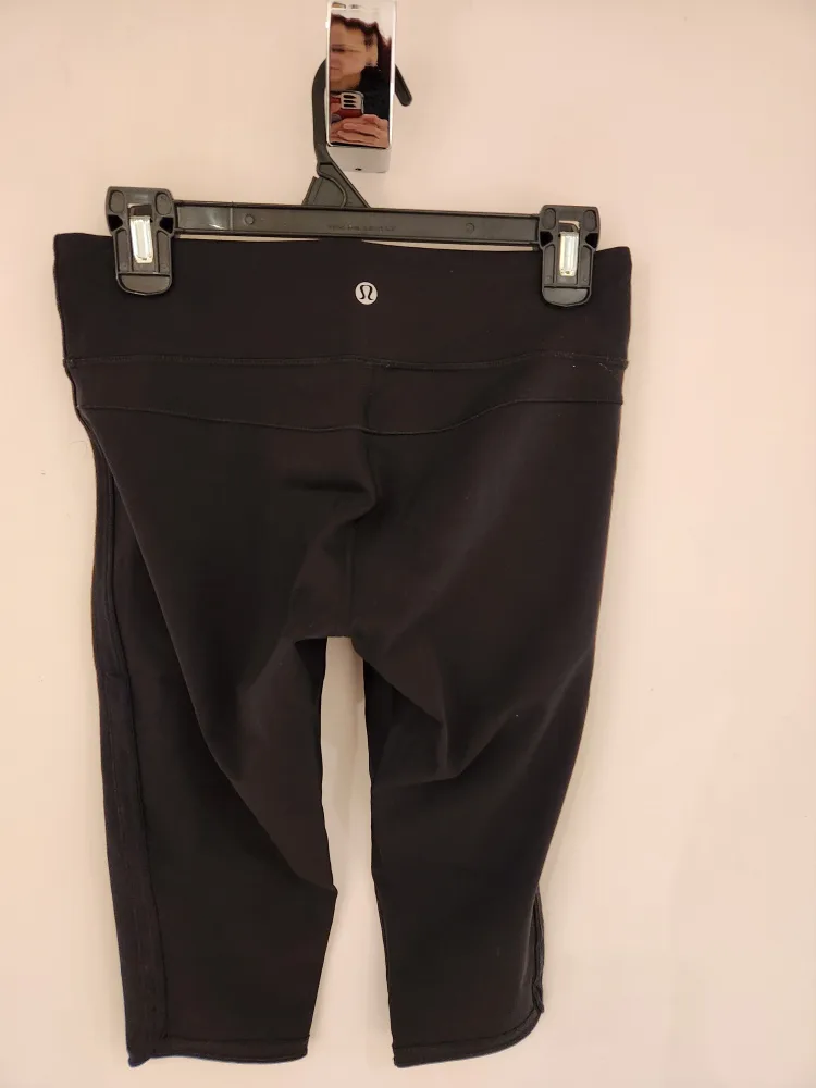 Lululemon Capri Leggings image indicator(2)