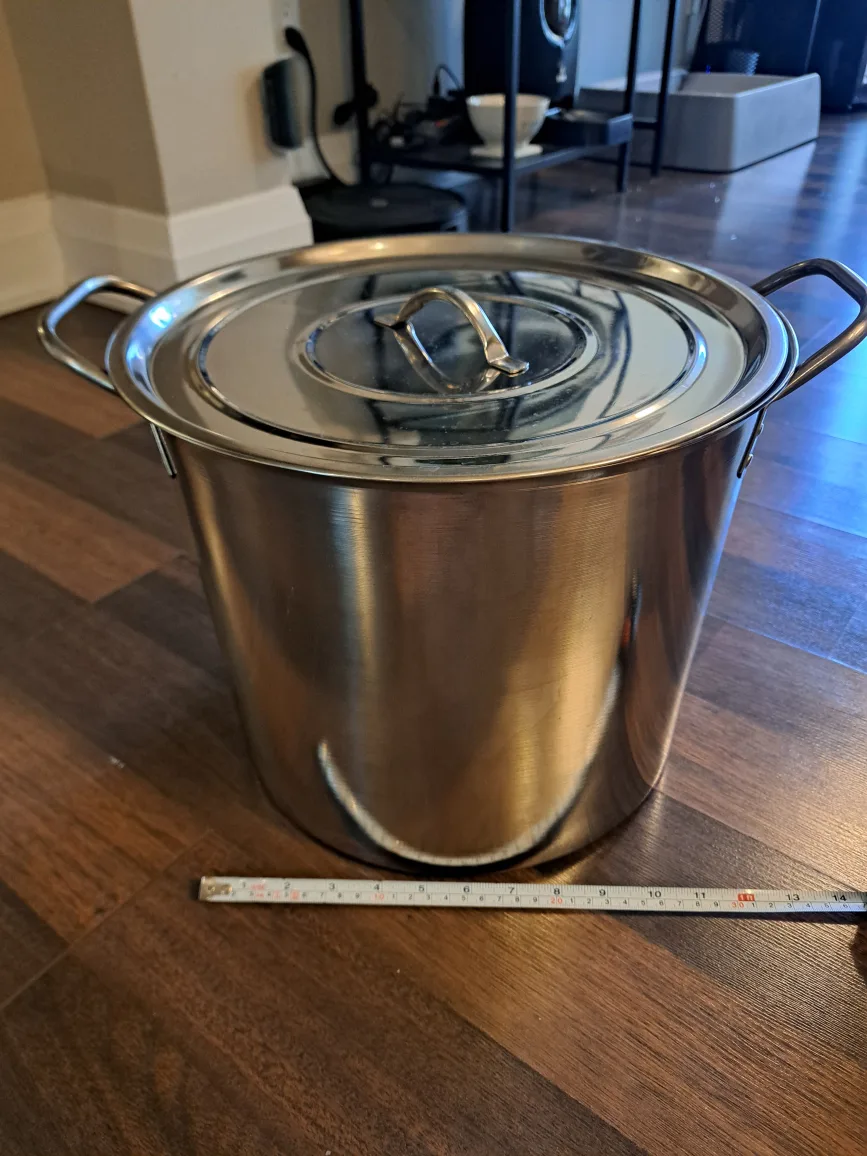 Large Stainless Steel Stock Pot with Lid (2-3 gallon) thumbnail