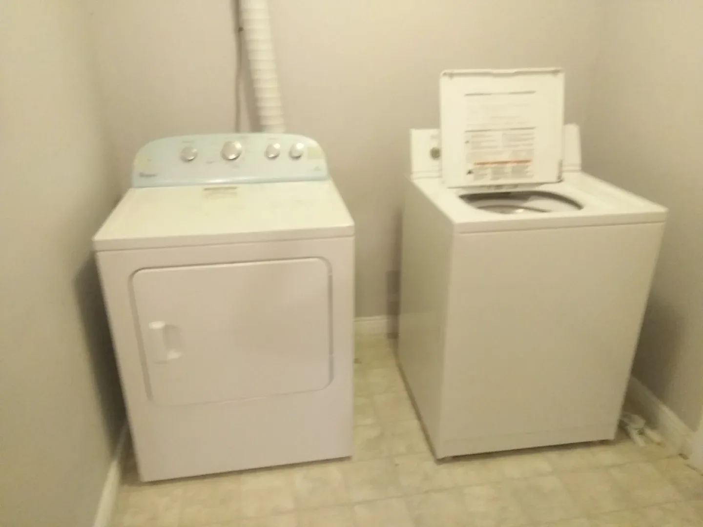 2 bedroom Basement Rent 604 441 7323 image indicator(3)