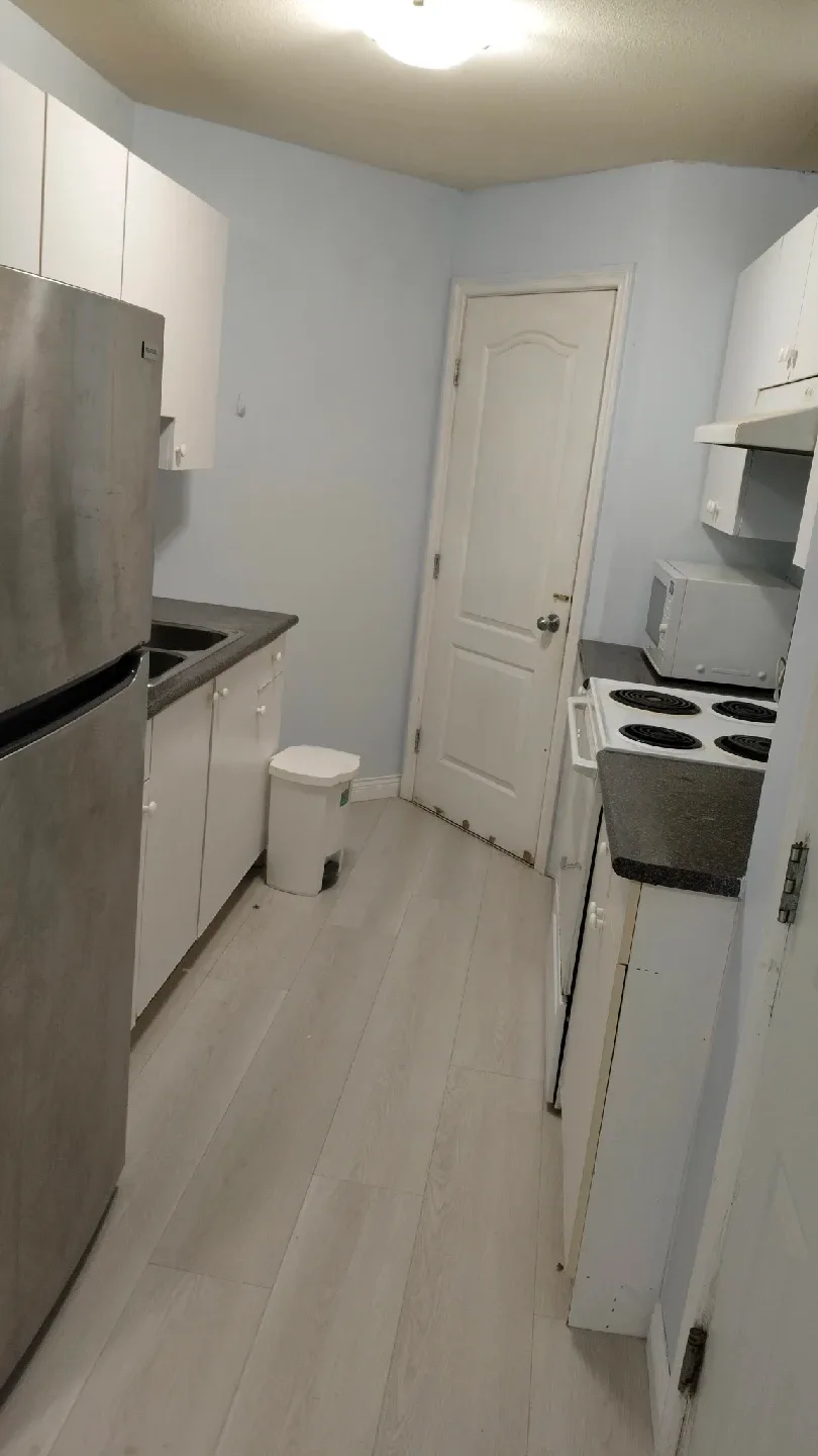 2 bedroom Basement Rent 604 441 7323 image indicator(4)