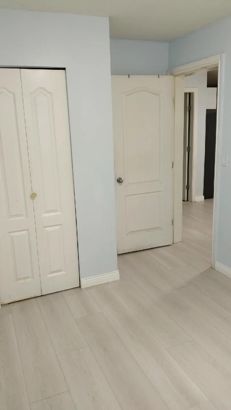 2 bedroom Basement Rent 604 441 7323 image indicator(5)