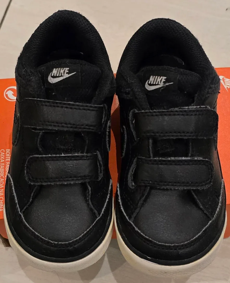 Black Nike Capri Kids Shoes! - Size 8 image indicator(2)