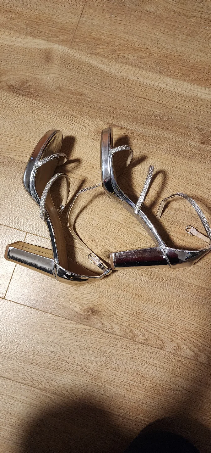 Lala Ika Gold Heels - Size 9.5/40 image indicator(10)