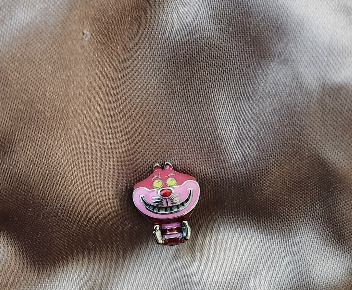 Disney Alice in Wonderland Cheshire Cat Charm thumbnail