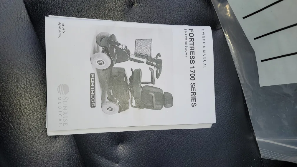 Fortress 1700 Series 3-4 Wheel Scooter image indicator(2)