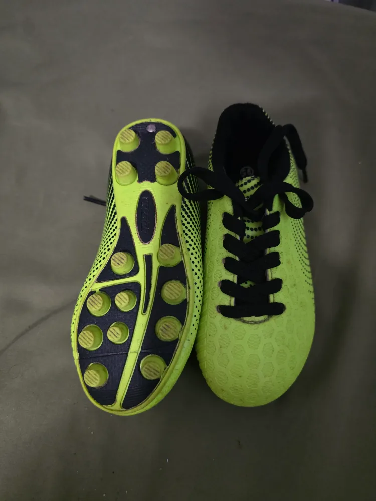 Green & Black Soccer Cleats for kids size 9.5 image indicator(3)
