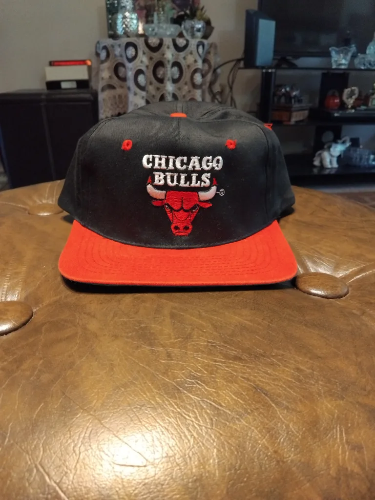 vintage Chicago Bulls Snapback Hat thumbnail