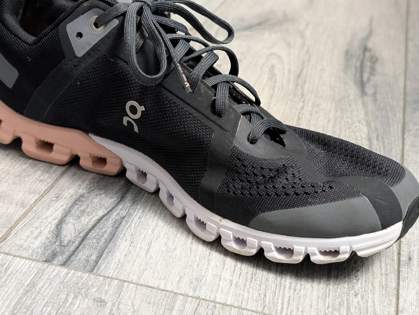 ON Cloud shoes - Cloudflow for women image indicator(2)