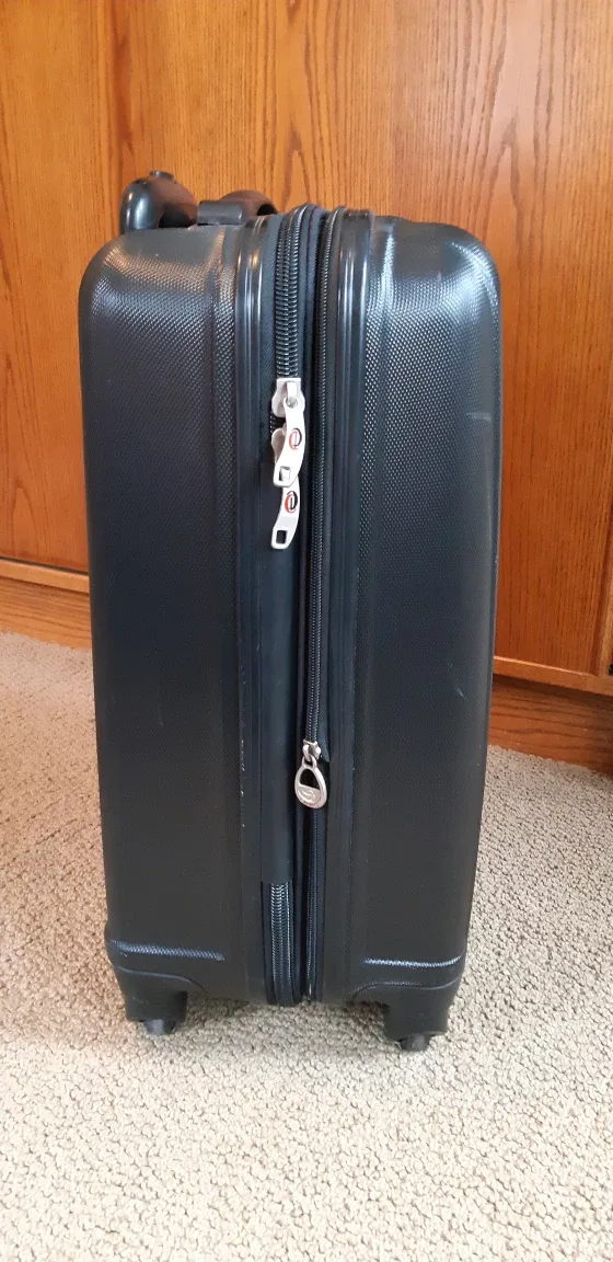 Calpak Carry-On Luggage image indicator(2)