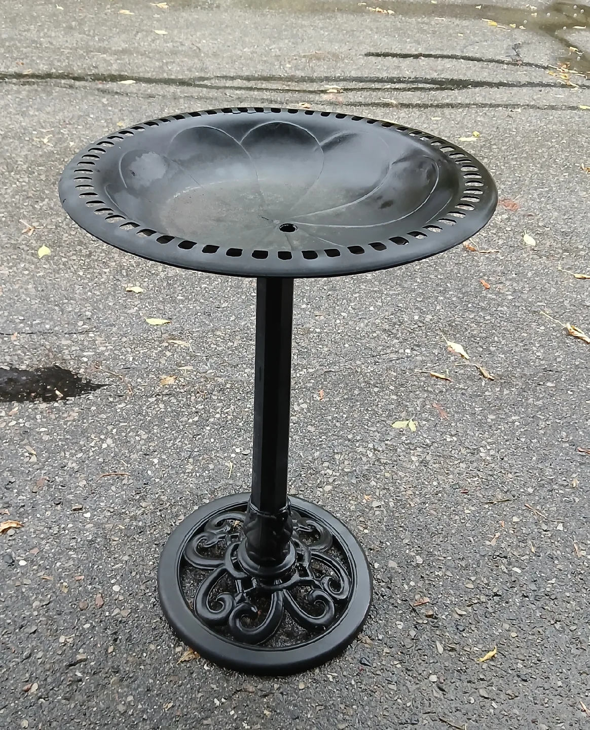 Black plastic Bird Bath thumbnail
