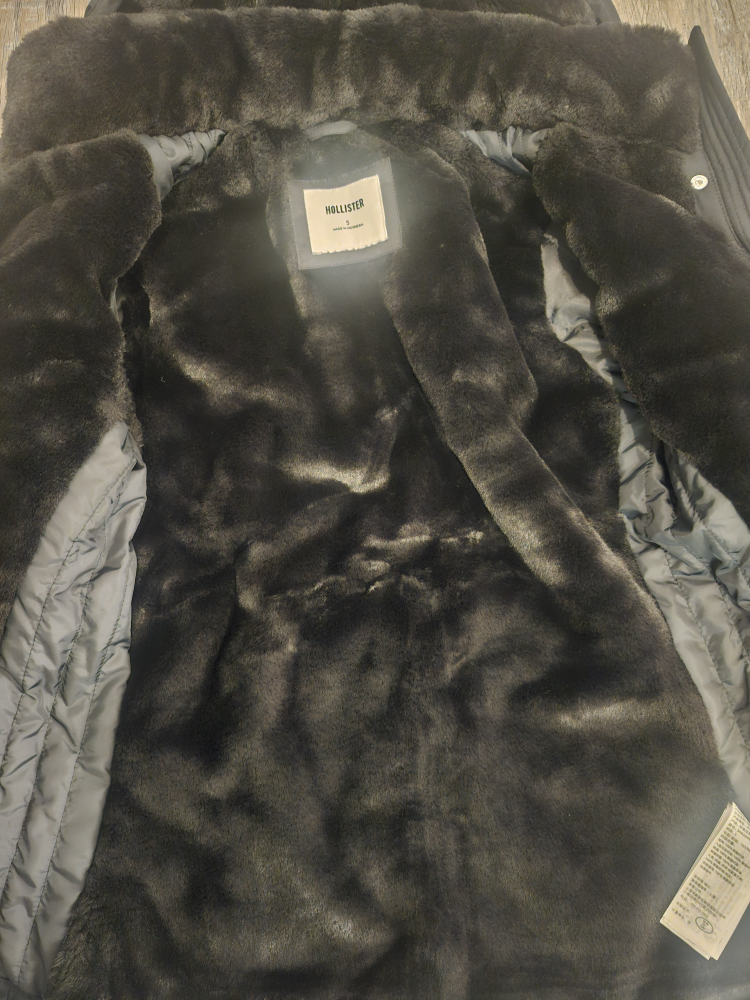 women's Hollister winter jacket, size small - photo 2