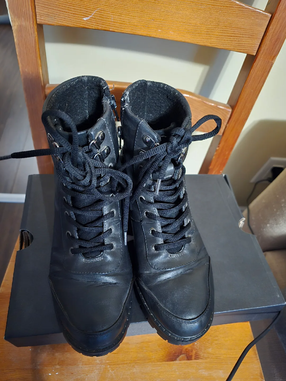 Black Boots image indicator(3)