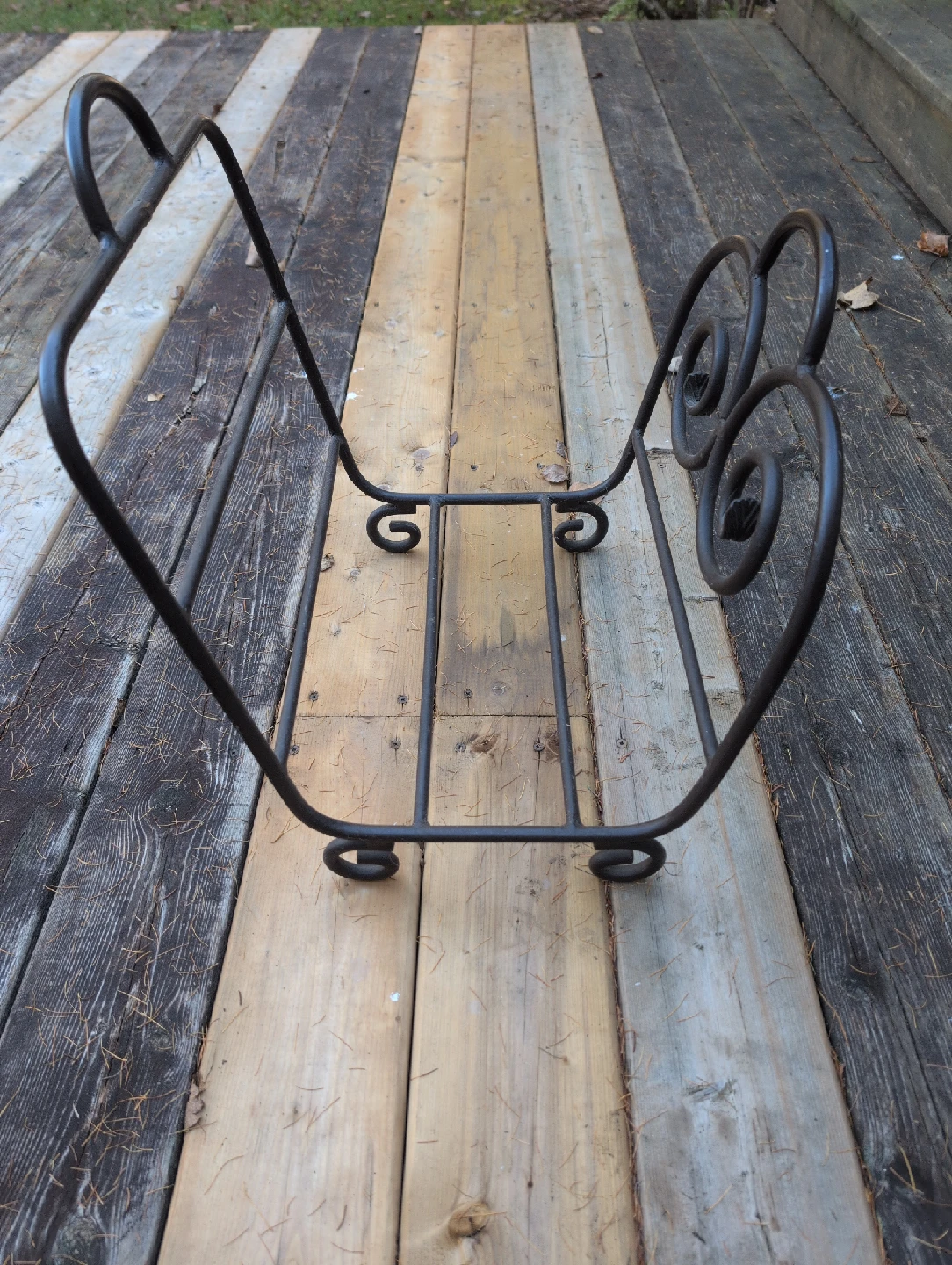 Metal Log Rack with Decorative Design