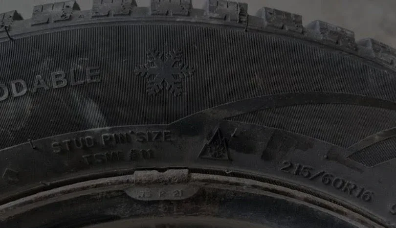 Set of 4 Winter Tires 215/60R16 image indicator(2)