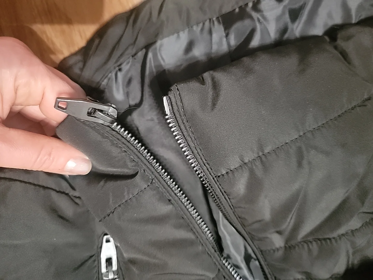 Black Puffer Jacket image indicator(4)
