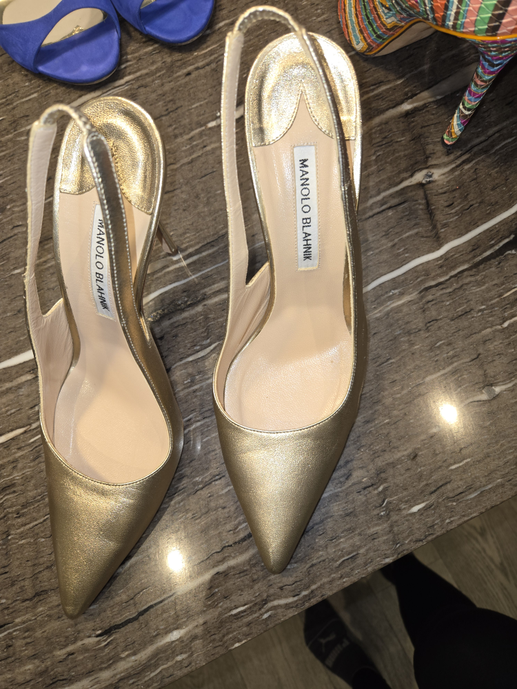 Manolo Blahnik Gold Slingback Heels - Size 41 - photo 2
