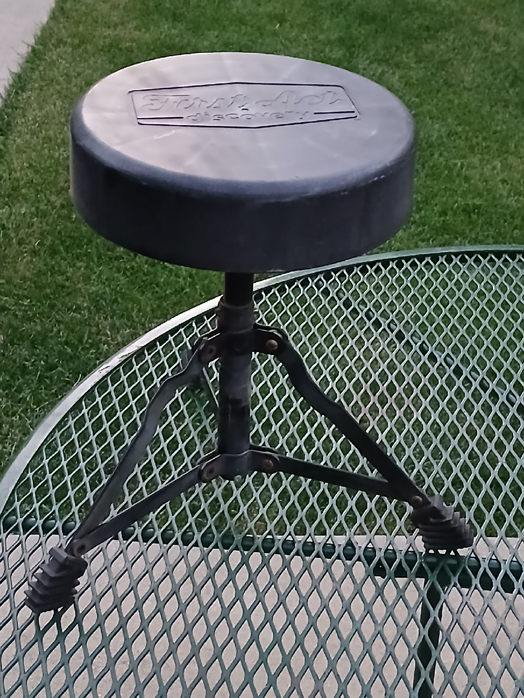 First Act Discovery Drum Throne - photo 3