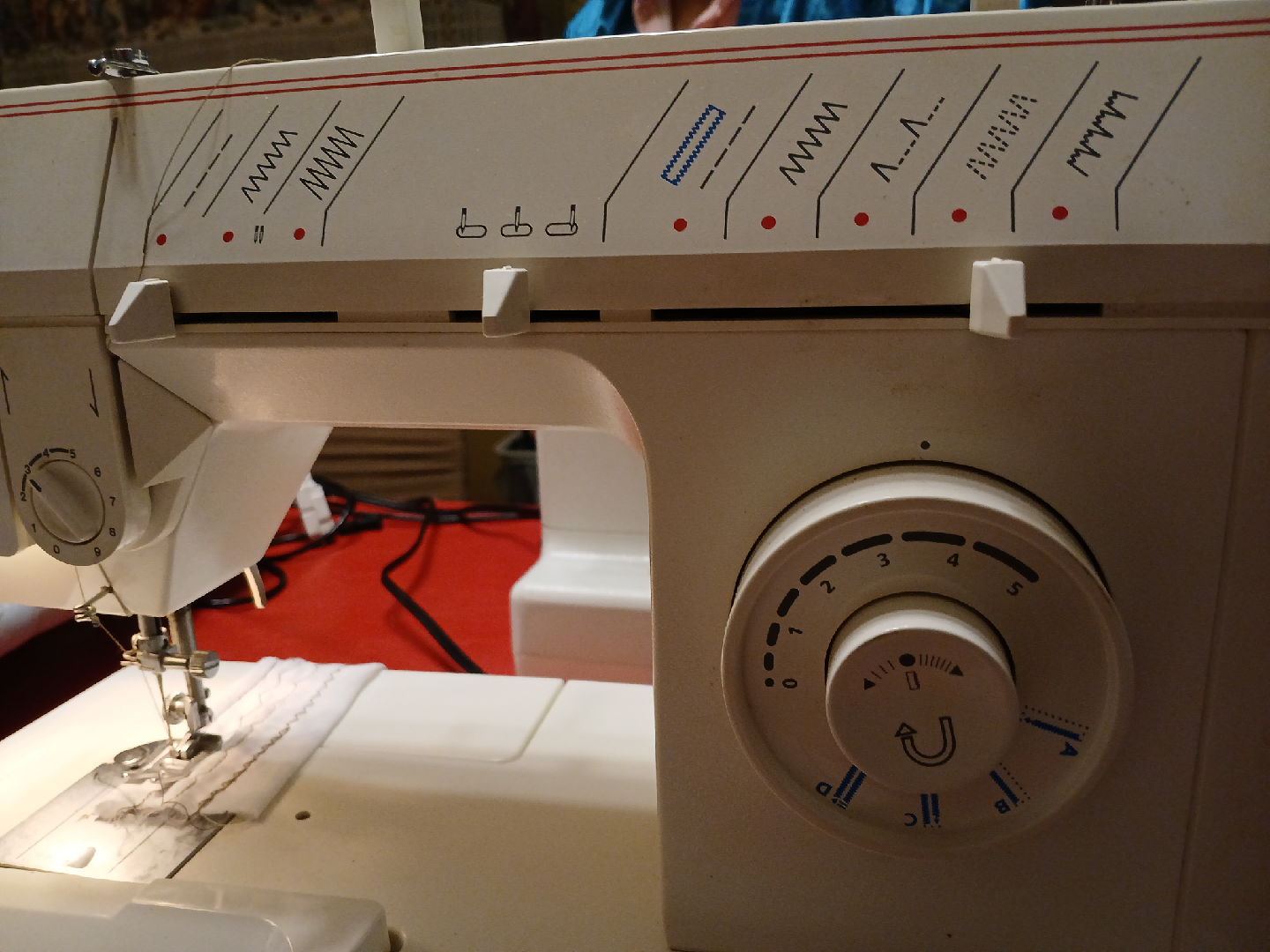 SINGER Sewing Machine- Great for Crafts. Alterations - photo 2