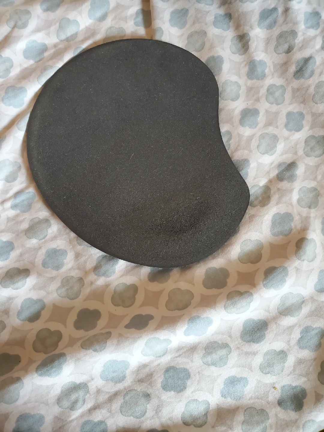 Black Ergonomic Mouse Pad with Wrist Rest image indicator(2)