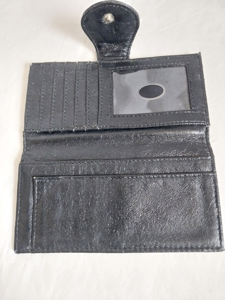 Guess Black Leather Wallet available. Fixed price. - photo 2