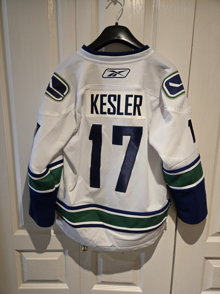 Yourh  Canucks Kesler #17 Jersey L/XL - photo 2
