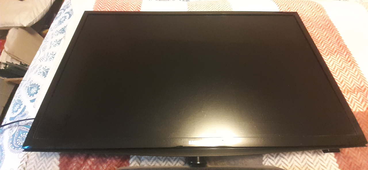 🧡 Samsung 32" TV - Model UN32CHH7855
