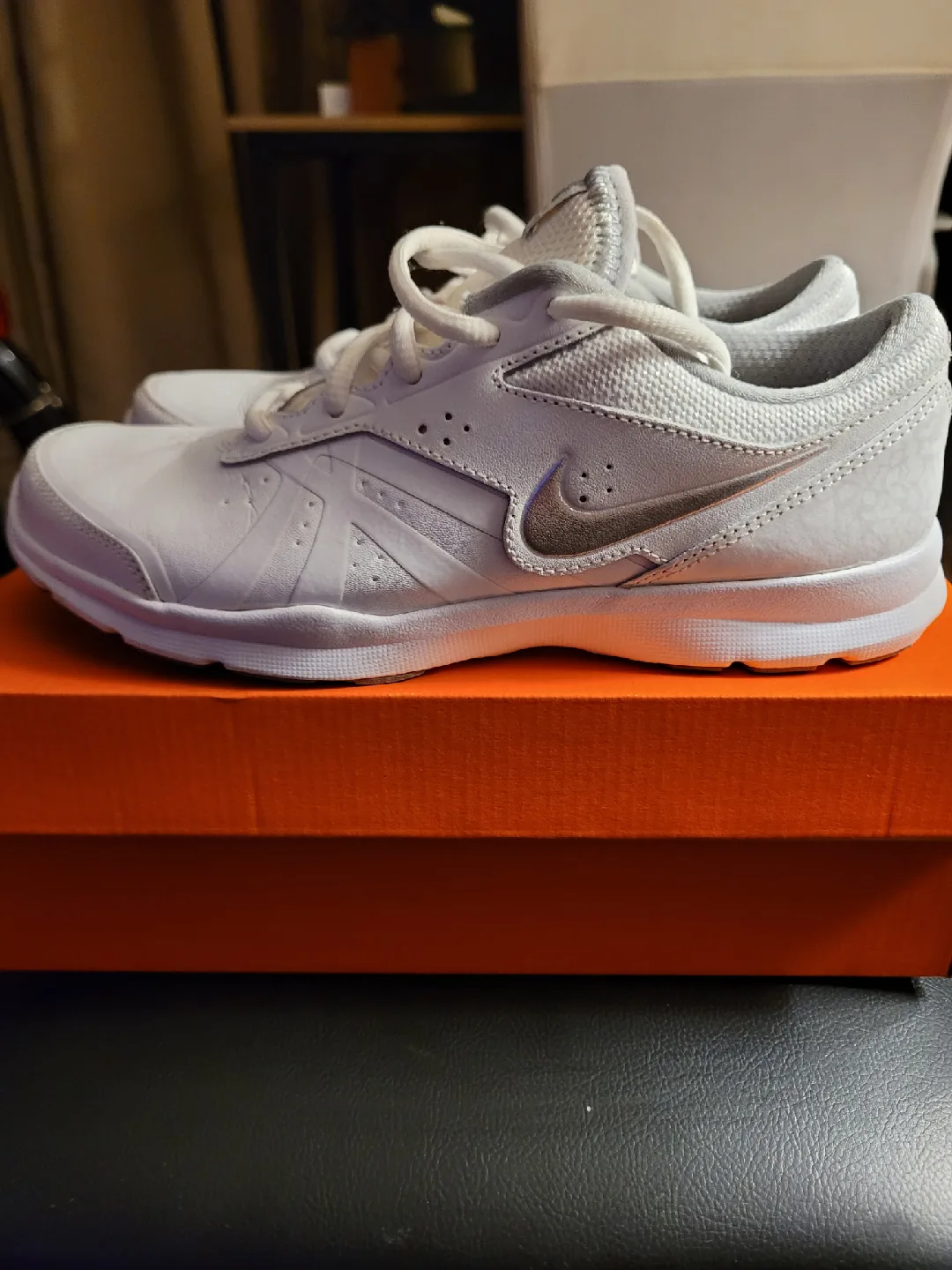 Nike Revolution 3 Women's Running Shoes - Size 7.5 image indicator(3)