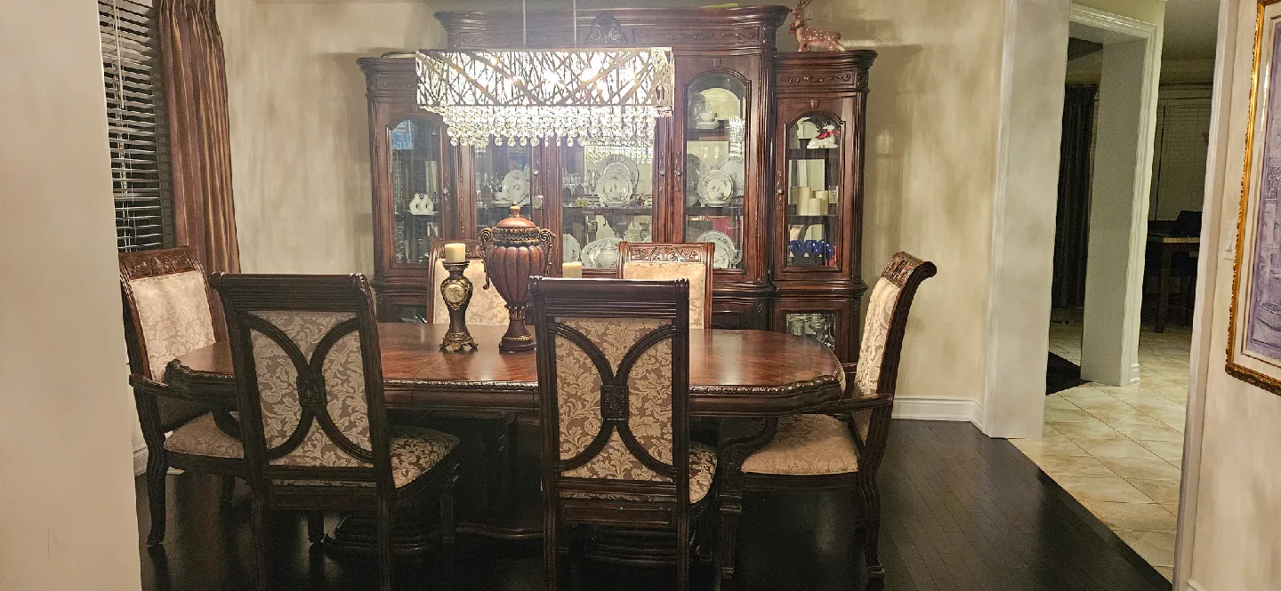 Ornate Bedroom Set - Bed, Chairs, Dresser image indicator(7)